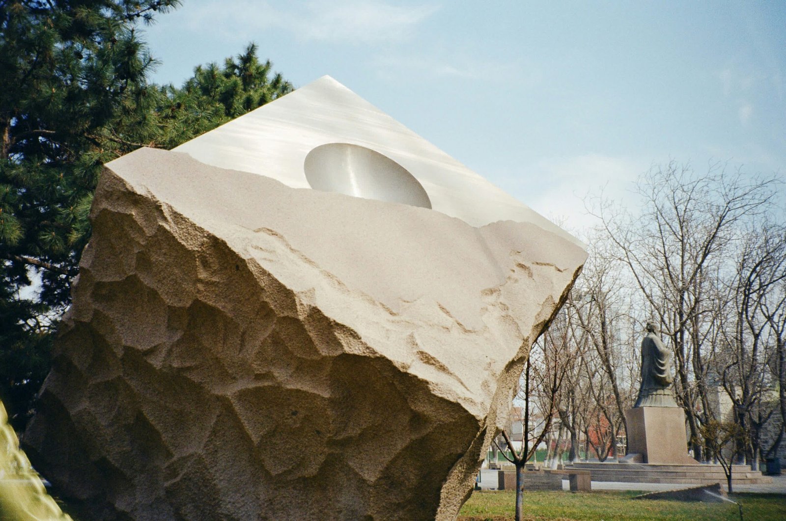 恐怖的正当化：通过宣传和信息操控，邪恶势力如何树立起英雄或反抗者的形象-The49